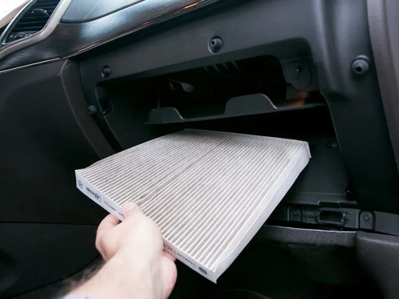 Thay lọc gió điều hòa (lọc cabin) giúp dễ thở hơn