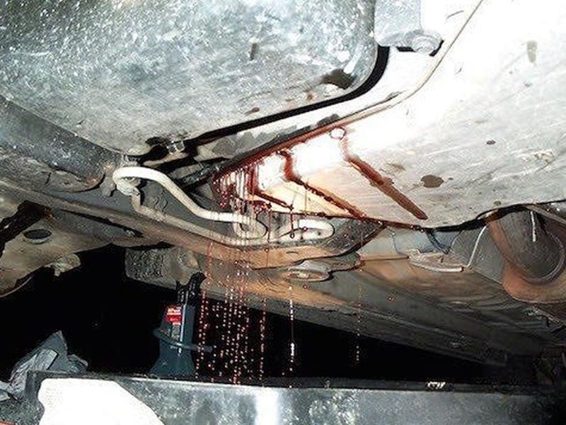 Thiếu dầu hộp số do rò rỉ