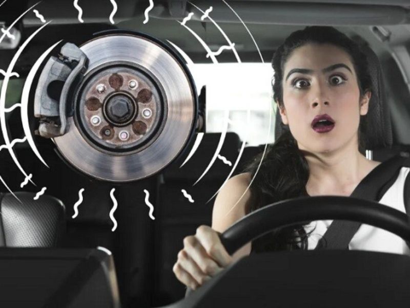 Tiếng động cơ lạ, rung lắc vô lăng