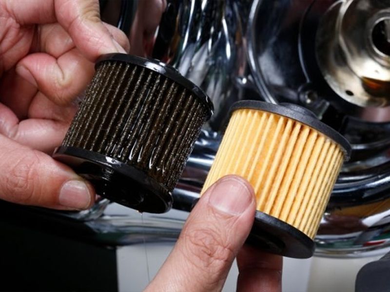 Vệ sinh hoặc thay thế lọc dầu, đầu hút