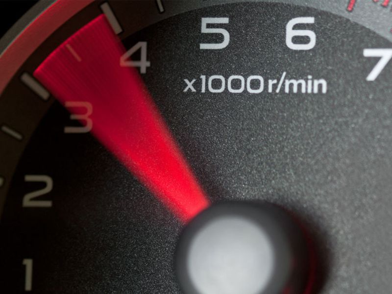 Vòng tua máy dao động thất thường