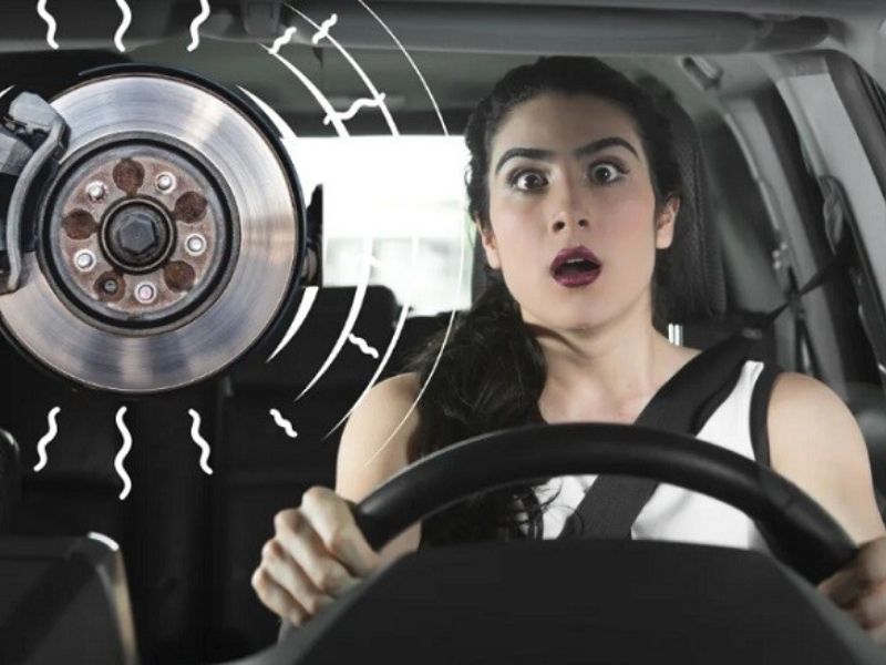 Xe bị rung giật mạnh khi lái xe