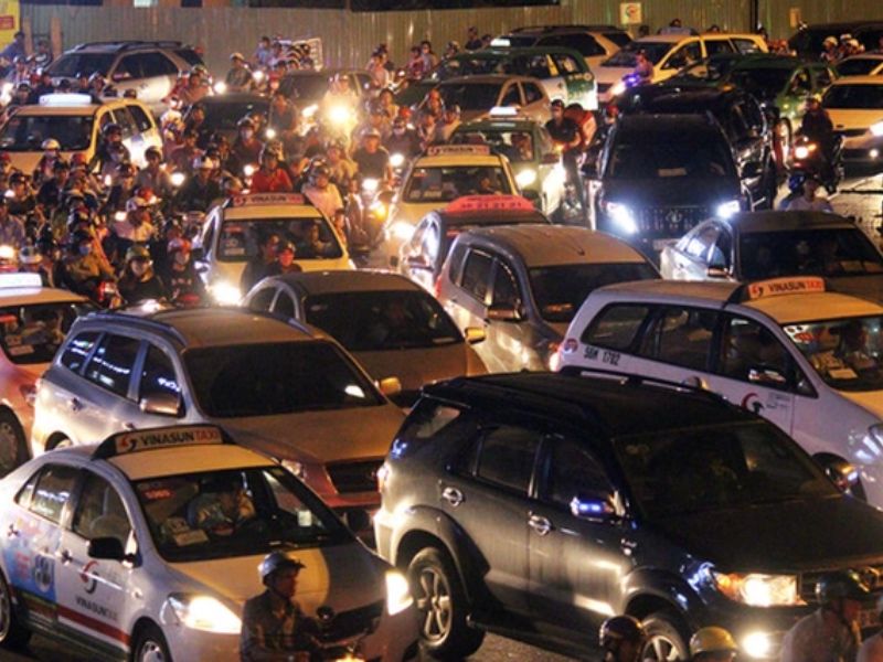 Khi nào cần bổ sung nước làm mát ô tô? Hướng dẫn cách bổ sung 4 Xe nóng máy khi đi chậm, kẹt xe hoặc chạy trong phố