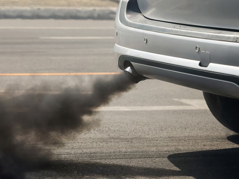 Xe ô tô xuất hiện nhiều khói đen khi vận hành