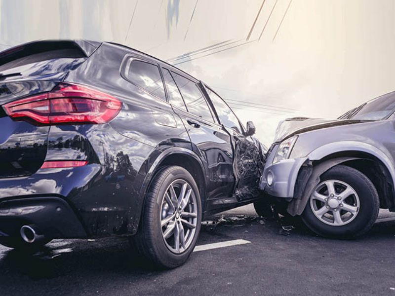 Cảm biến điểm mù ô tô không bật được: Nguyên nhân và cách khắc phục 3 Xe từng va chạm hoặc thay cản sau nhưng chưa hiệu chỉnh xe ô tô