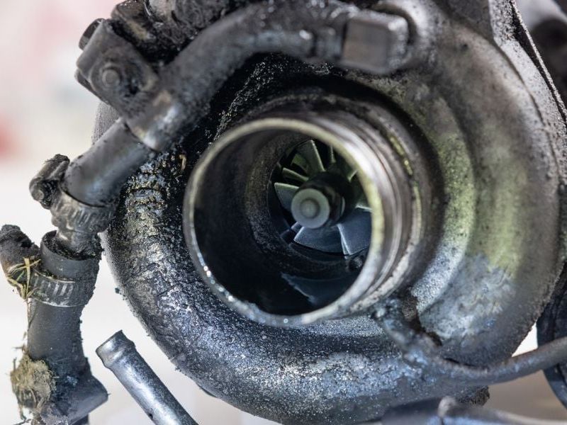 Ford Ranger lỗi chảy dầu: Nguyên nhân và cách khắc phục 6 Bám bẩn hệ thống turbo và làm mát