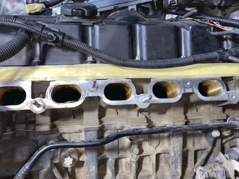 Bẩn khoang máy và hệ thống khí nạp