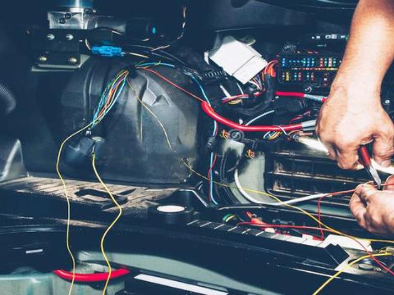 Chập điện, tiếp xúc kém trên xe ô tô