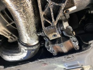 chảy dầu phớt đầu số ô tô