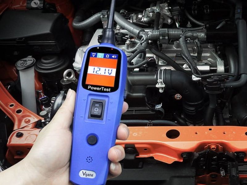 Kiểm tra socket, giắc cắm và tiếp xúc điện trên xe ô tô