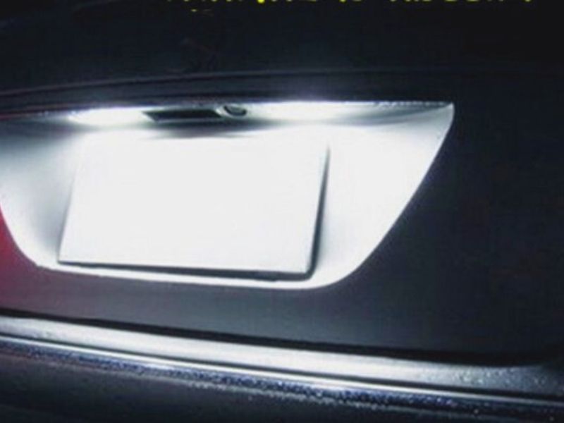 Lắp bóng không đúng công suất hoặc sai loại bóng đèn soi biển trên xe ô tô