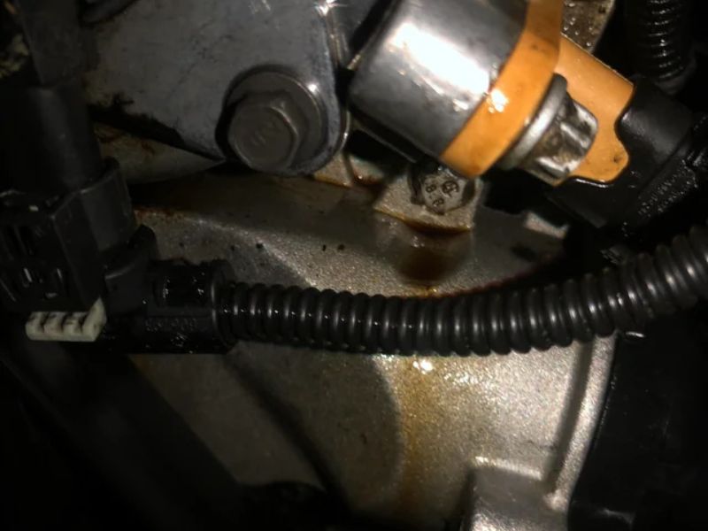 Nắp cam bị rò dầu