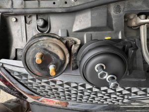 thay cao su chân máy ô tô