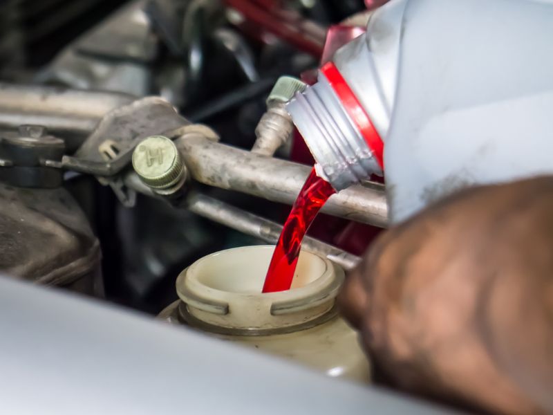 Thay dầu hộp số để xe chạy êm, bền máy