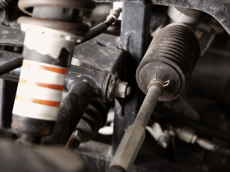 Chảy dầu phớt đầu số: Dấu hiệu, nguyên nhân và cách khắc phục 4 Trục láp bị mòn do quá trình làm việc lâu dài bị ô xi hóa