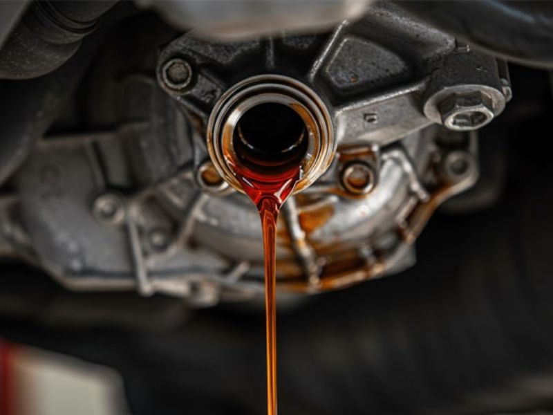 Ford Ranger lỗi chảy dầu: Nguyên nhân và cách khắc phục 3 Vệ sinh & xác định điểm rò chính xác