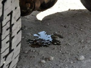 xe bị chảy nhớt ở cần số