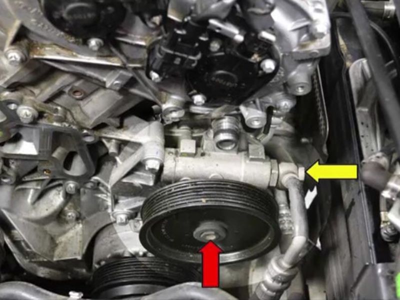 Bơm trợ lực lái mòn khiến tiếng rít kêu to khi di chuyển