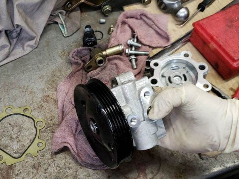 Nguyên nhân đánh hết lái cảm giác căng tay và cách xử lý 3 Bơm trợ lực lái yếu