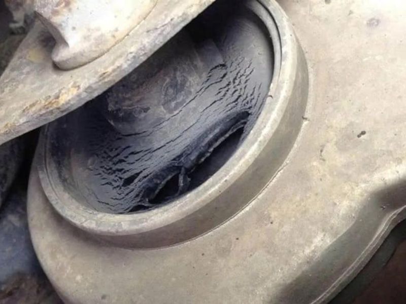 Cao su càng A bị rách