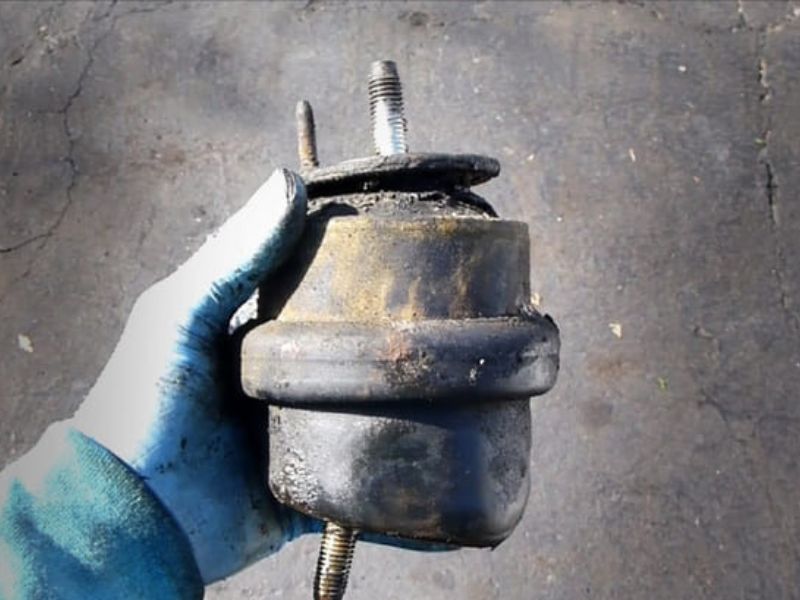 Cao su chân máy bị lão hóa và chai cứng lại