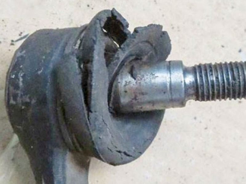 Cao su chân máy và chân hộp số bị chai cứng