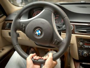 đánh lái kêu kẹt kẹt