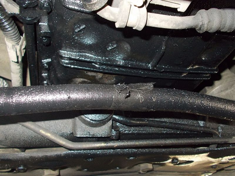 Dấu hiệu nhận biết chảy dầu vành trái động cơ