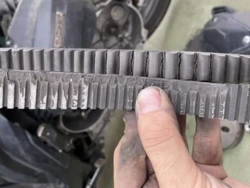 Nguyên nhân đánh hết lái cảm giác căng tay và cách xử lý 2 Dây đai dẫn động (dây curoa) bị chùng hoặc chai