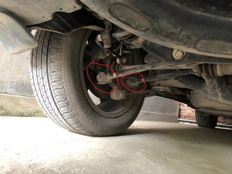 Hệ thống giảm xóc yếu, phát ra tiếng lục cục khi di chuyển