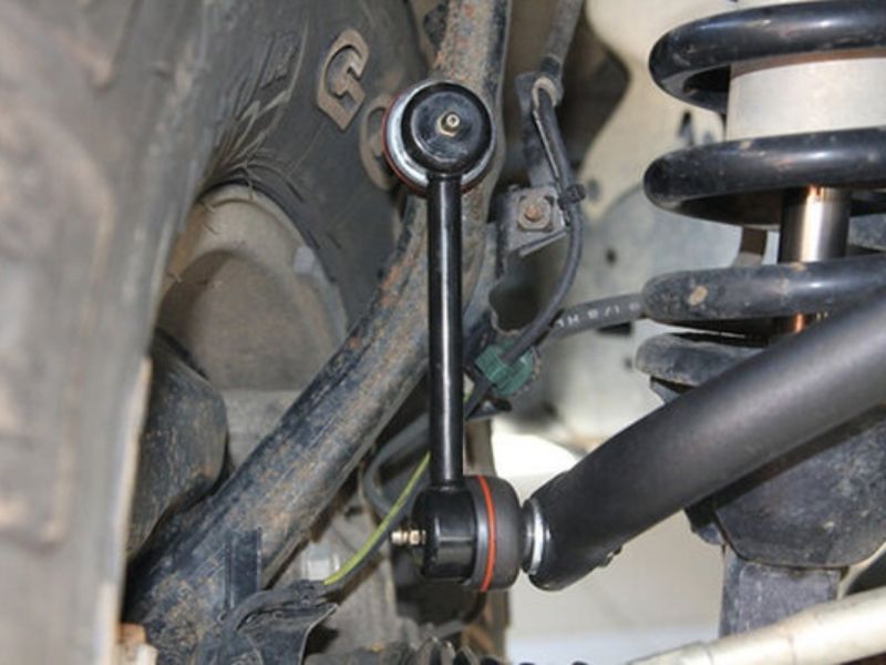 Kiểm tra rotuyn và vệ sinh lại các khớp