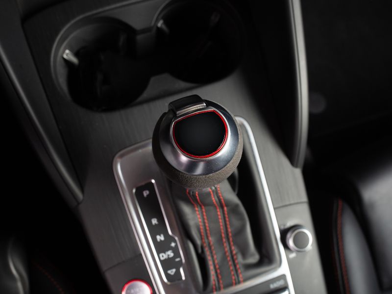 Nếu cần số chưa ở vị trí P thì chìa khóa ô tô không xoay được