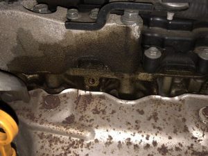 ô tô có hiện tượng thấm dầu