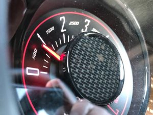 ô tô có tiếng kêu khi tăng tốc