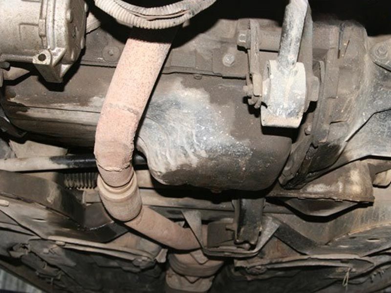 Thấm dầu nhẹ (chưa nhỏ giọt)