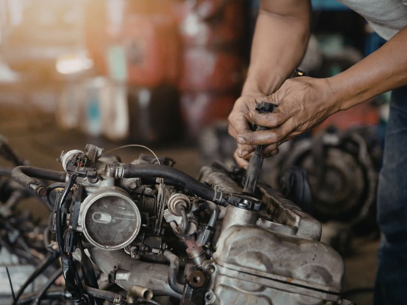 Đại tu hộp số ô tô: Dấu hiệu cần làm, chi phí & địa chỉ uy tín 5 Tháo rời các bộ phận bên trong hộp số