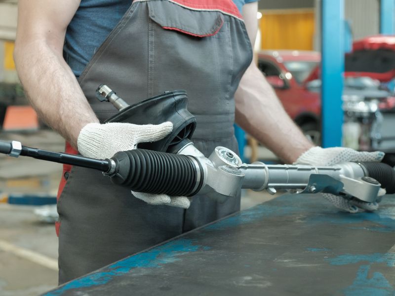 Tháo thước lái xuống và kiểm tra tổng thể tình trạng thước lái