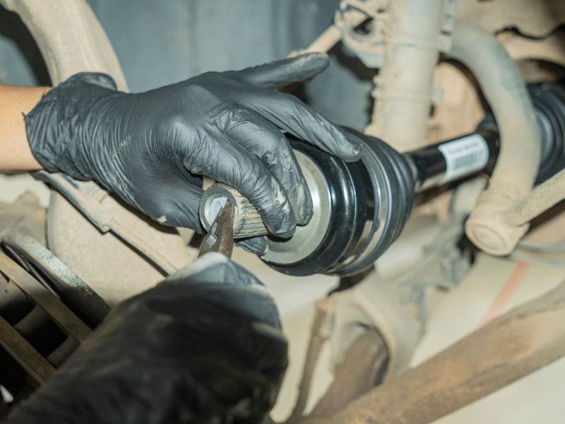 Thay thế trục láp khi khớp đã mòn nặng