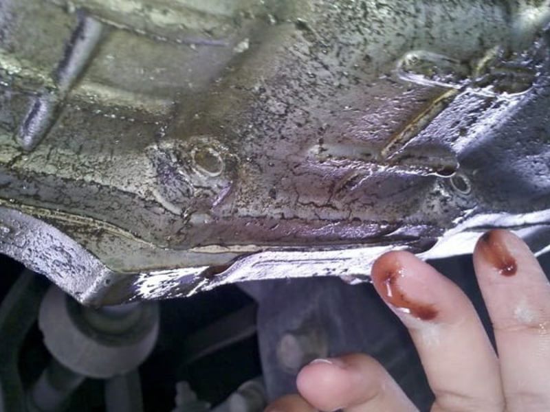 Xuất hiện vệt dầu dưới gầm sau khi đỗ qua đêm