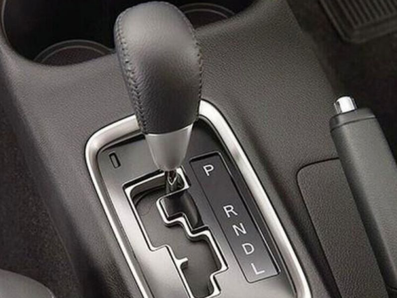 Chuyển cần gạt về số P