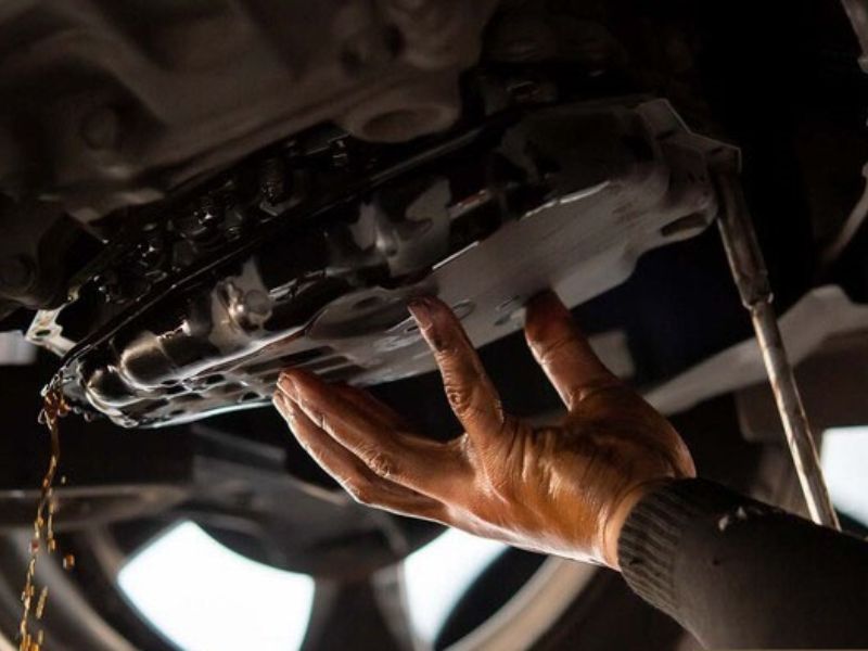 Dấu hiệu nhận biết chảy dầu cầu trước phụ