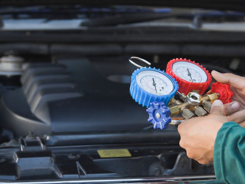 Điều hòa ô tô bị thiếu gas lạnh