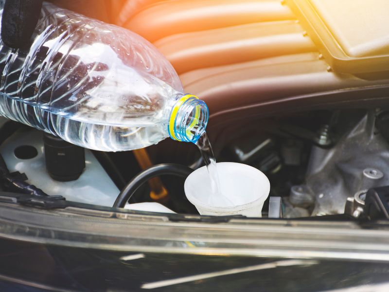 Không dùng nước lã thay cho nước làm mát