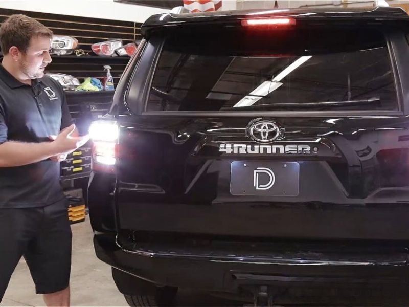 Kiểm tra công tắc đèn lùi