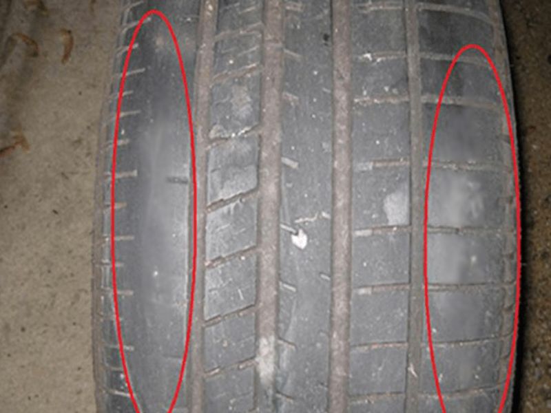 Đi 30-40 km có tiếng kêu: Nguyên nhân, dấu hiệu & cách kiểm tra 1 Lốp xe bị mòn không đều hoặc biến dạng