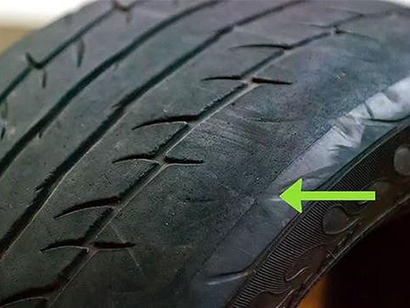 Đi tốc độ 60 70 có tiếng hú: Nguyên nhân và cách khắc phục 1 Lốp xe mòn không đều hoặc kém chất lượng