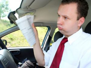 máy lạnh xe hơi thổi ra hơi nóng