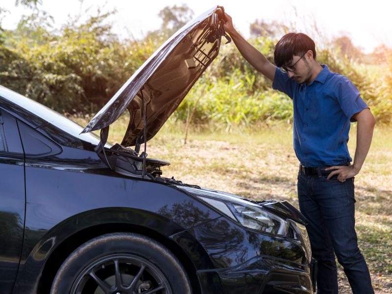 Mở nắp capo để tản nhiệt ra bên ngoài