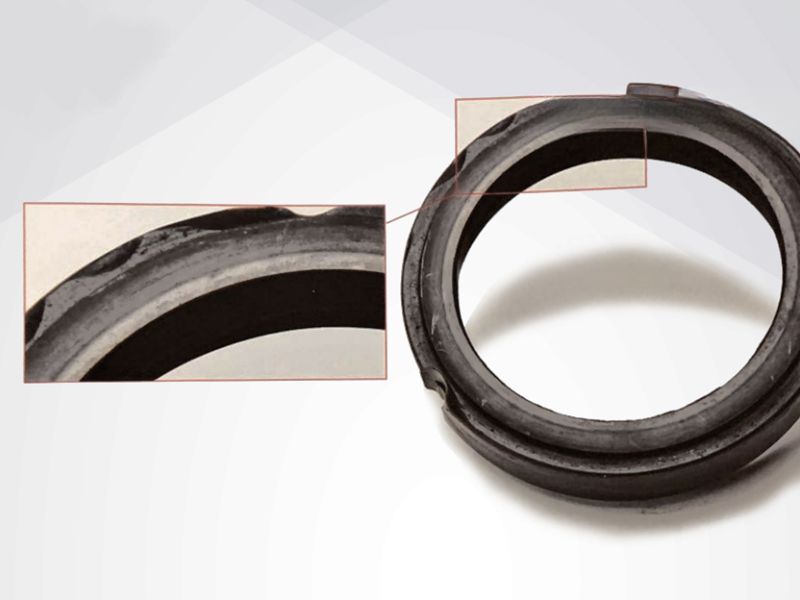 Phớt cầu trước phụ bị lão hóa, chai cứng