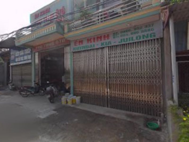 Cửa hàng phụ tùng ô tô Én Kinh